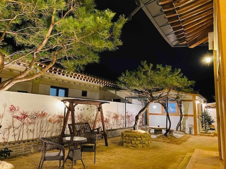 Adam Guesthouse Kjongdžu Pokoj fotografie