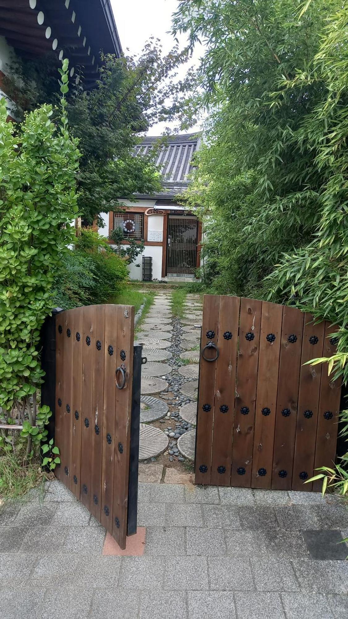 Adam Guesthouse Kjongdžu Exteriér fotografie